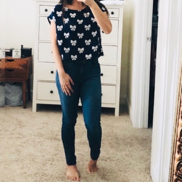 DIVIDED by H&M Navy Boxy Fit Crop “Bow” Top - Picture 3 of 14